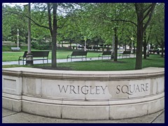 Millennium Park 01 - Millennium Monument, Wrigley Square